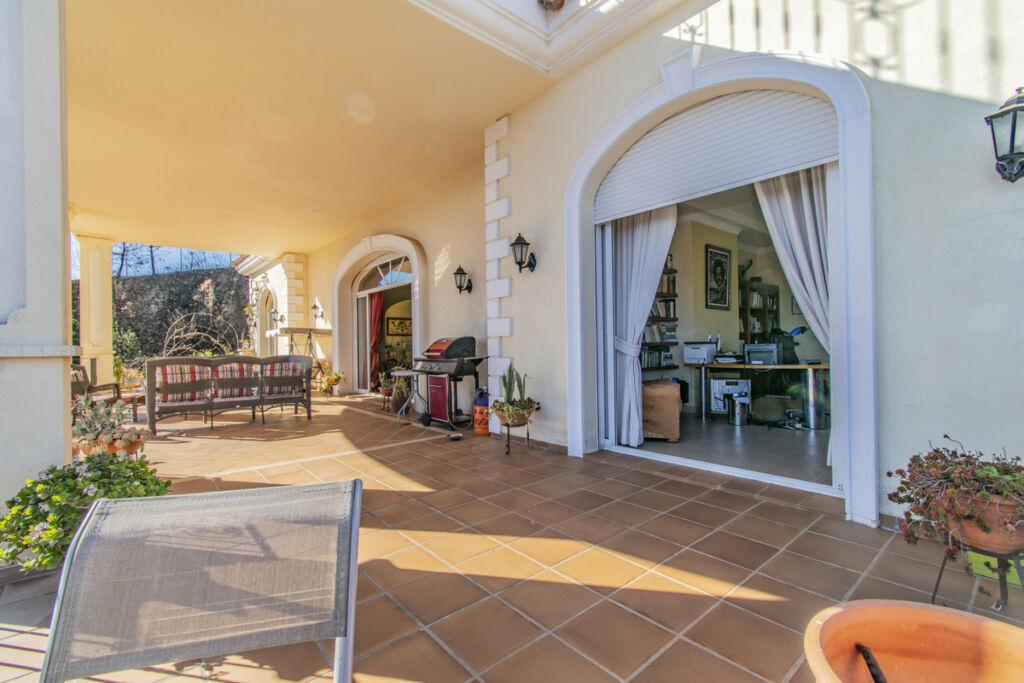Detached Villa Estepona Málaga - image 30