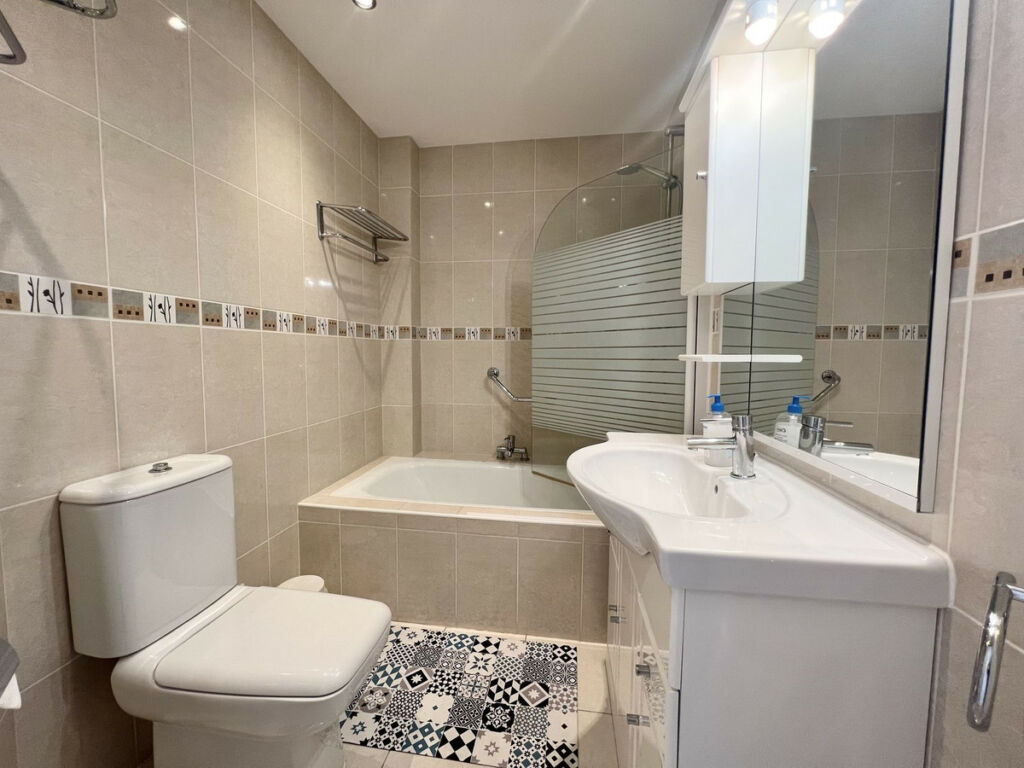 Middle Floor Apartment Calahonda Málaga - image 29
