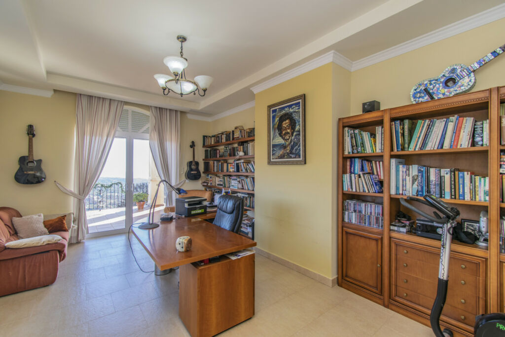 Detached Villa Estepona Málaga - image 31