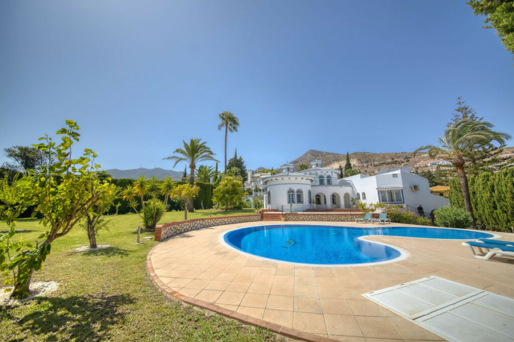 Detached Villa Benalmadena Málaga - image 32