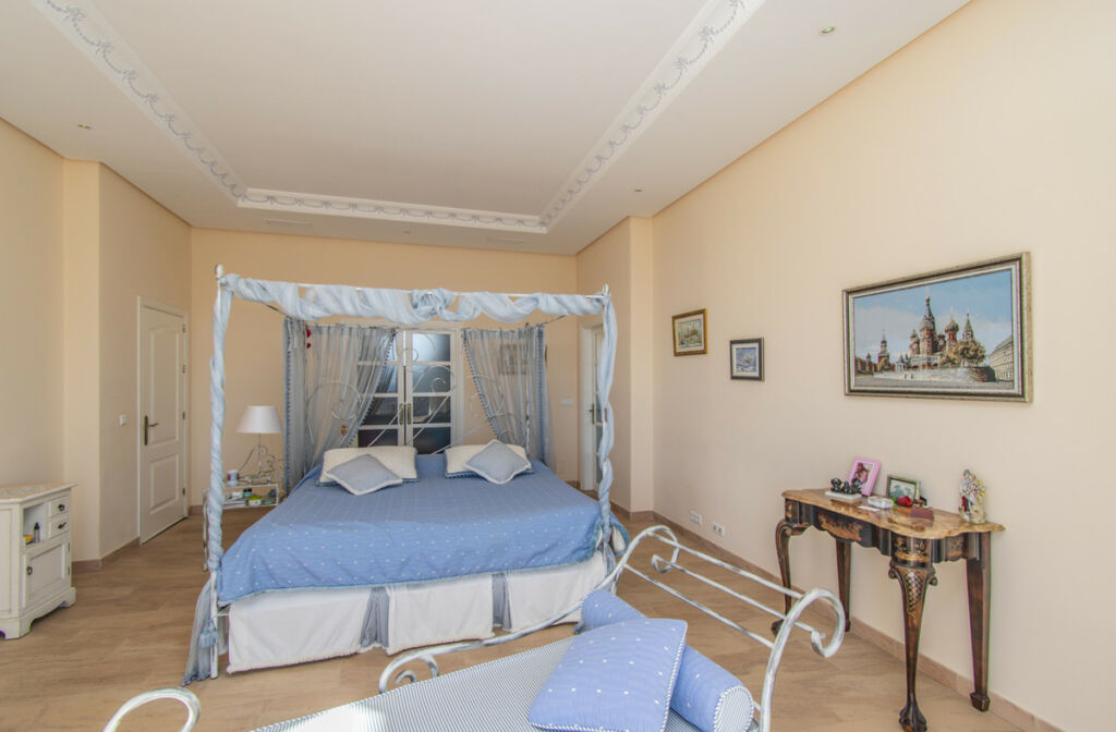 Detached Villa Estepona Málaga - image 32