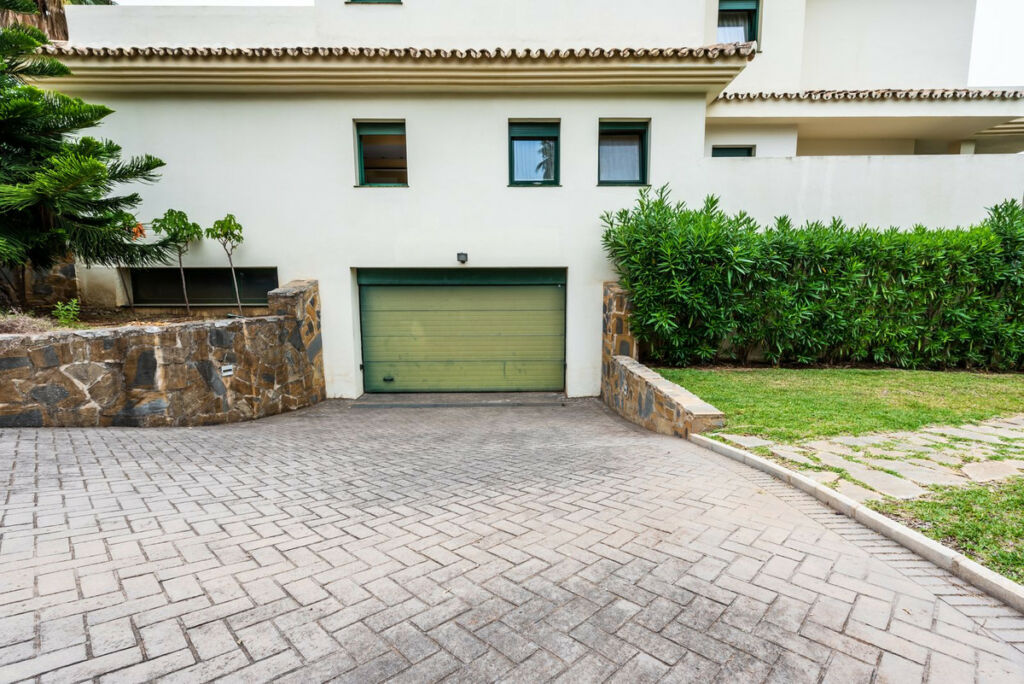 Detached Villa Marbella Málaga - image 35
