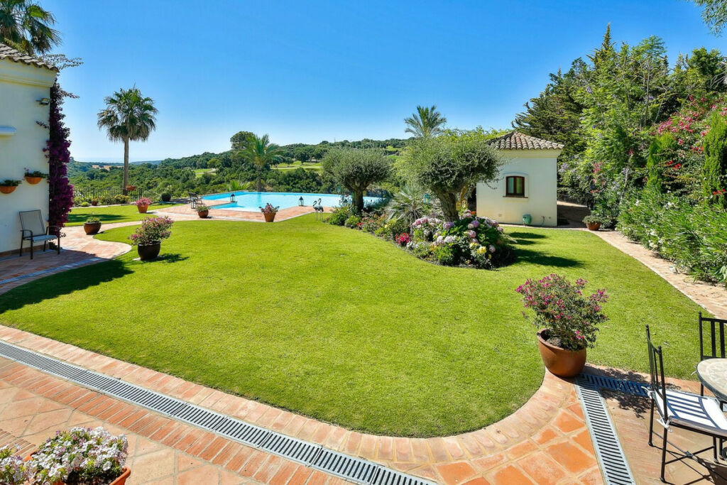 Detached Villa Sotogrande Alto Cádiz - image 4