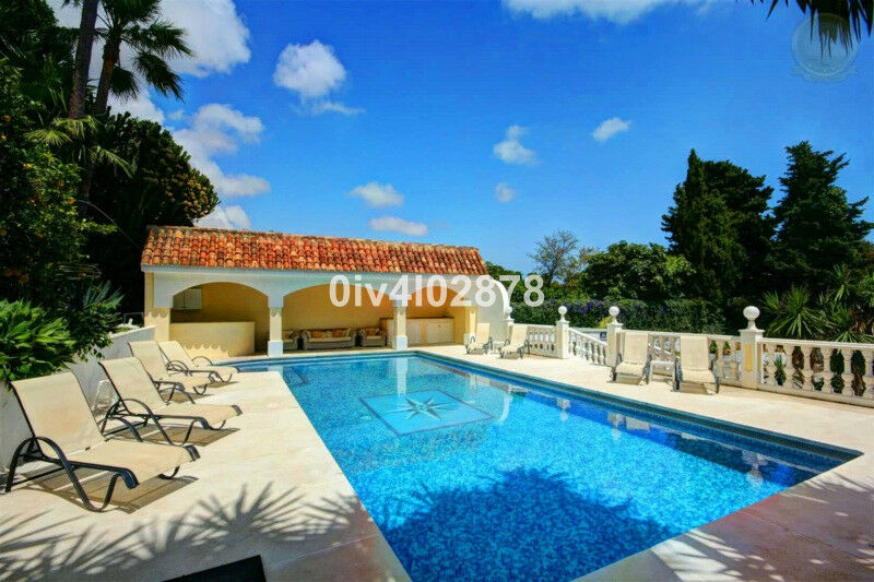 Detached Villa Benalmadena Pueblo Málaga - image 4