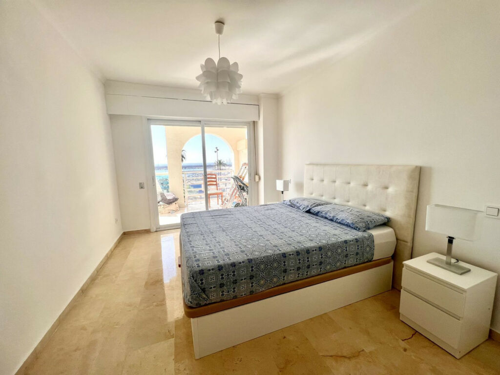 Middle Floor Apartment Fuengirola Málaga - image 4