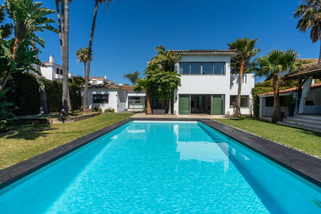 Detached Villa Costalita Málaga - image 4