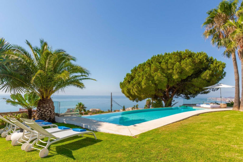 Detached Villa La Capellania Málaga - image 4