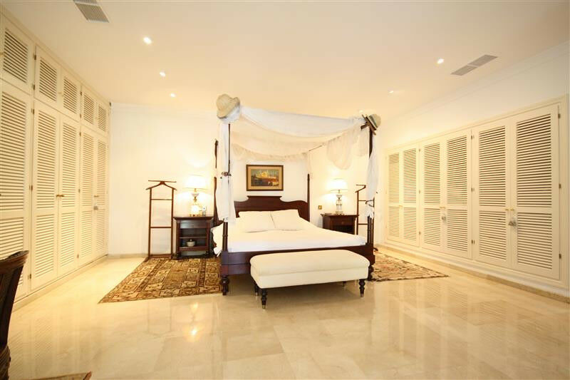 Detached Villa Los Monteros Málaga - image 4