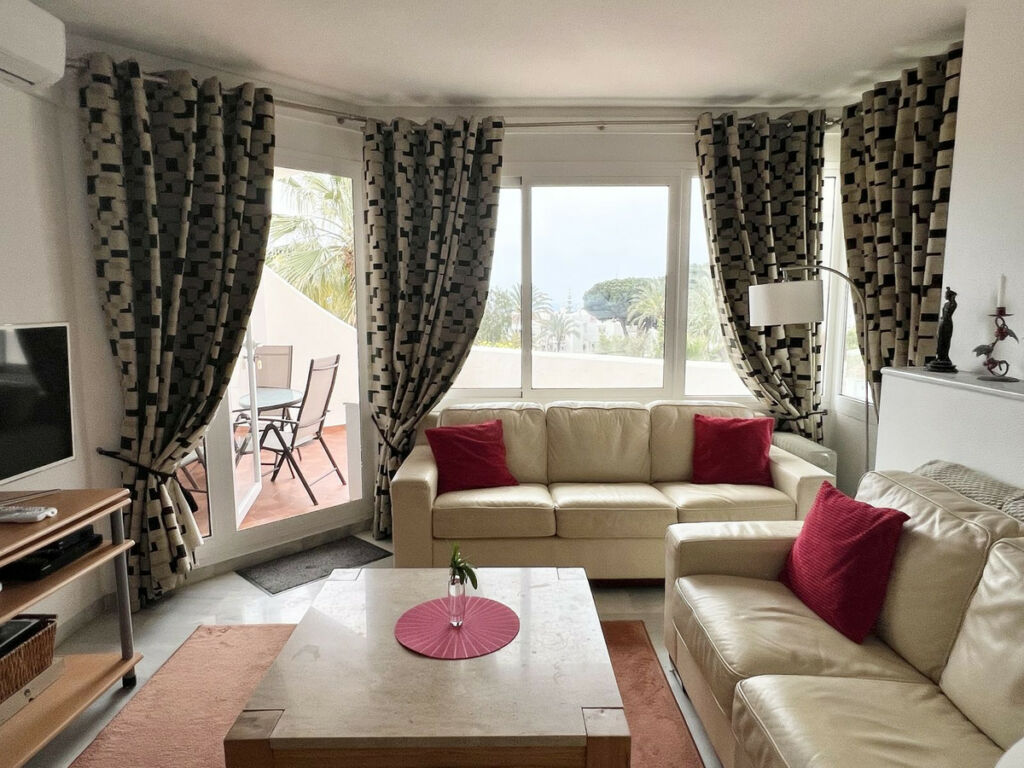 Middle Floor Apartment Calahonda Málaga - image 4