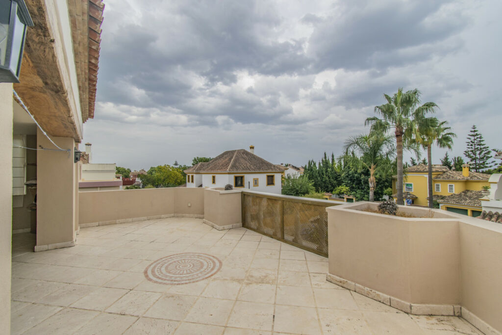Detached Villa San Pedro de Alcántara Málaga - image 4