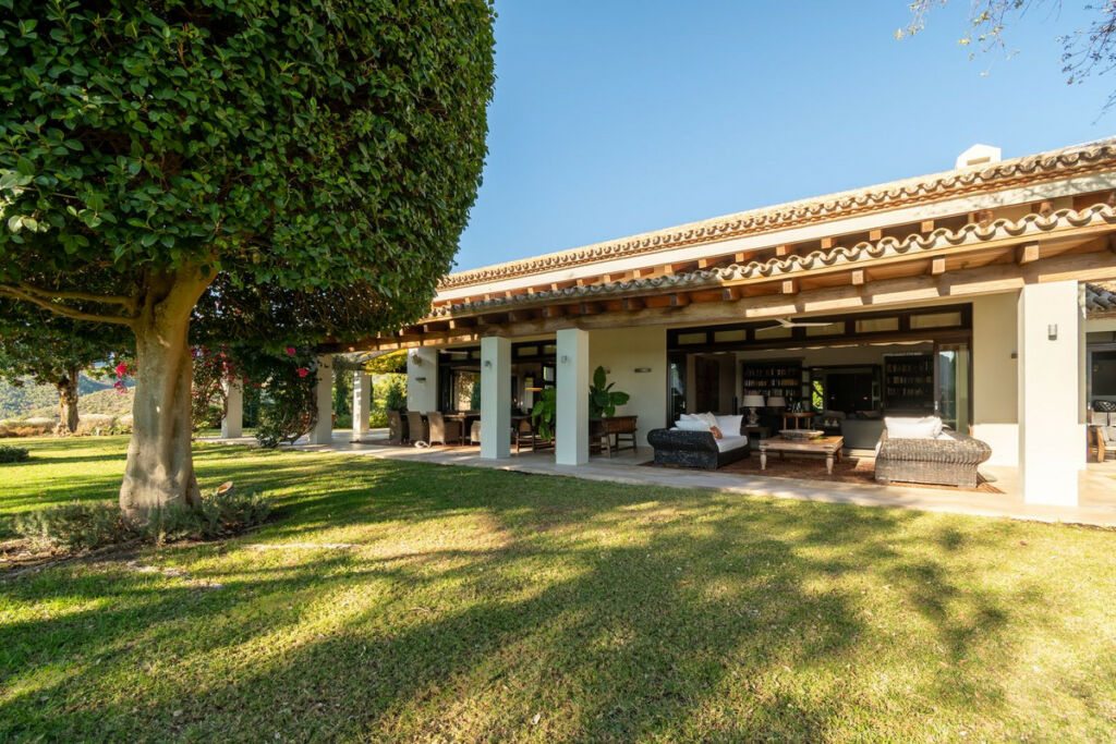 Detached Villa La Zagaleta Málaga - image 4