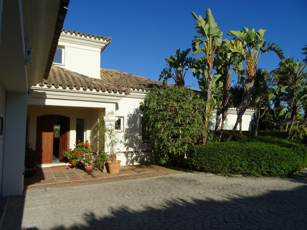 Detached Villa Sotogrande Alto Cádiz - image 4