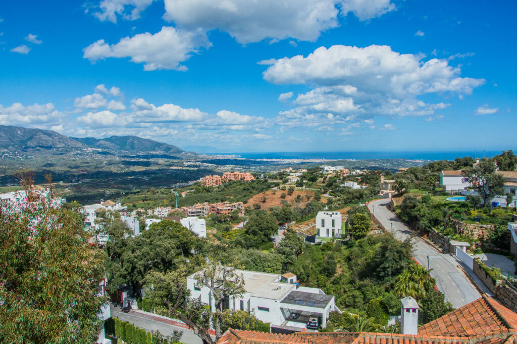 Residential Plot La Mairena Málaga - image 4
