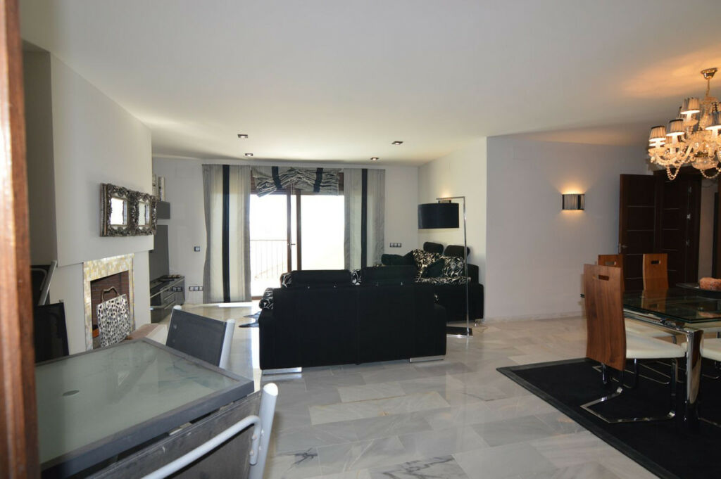Middle Floor Apartment Puerto Banús Málaga - image 7