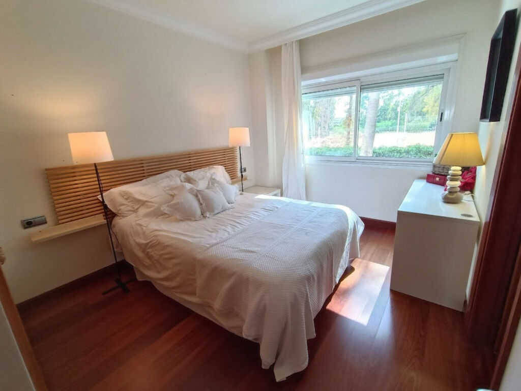 Ground Floor Apartment Puerto Banús Málaga - image 4