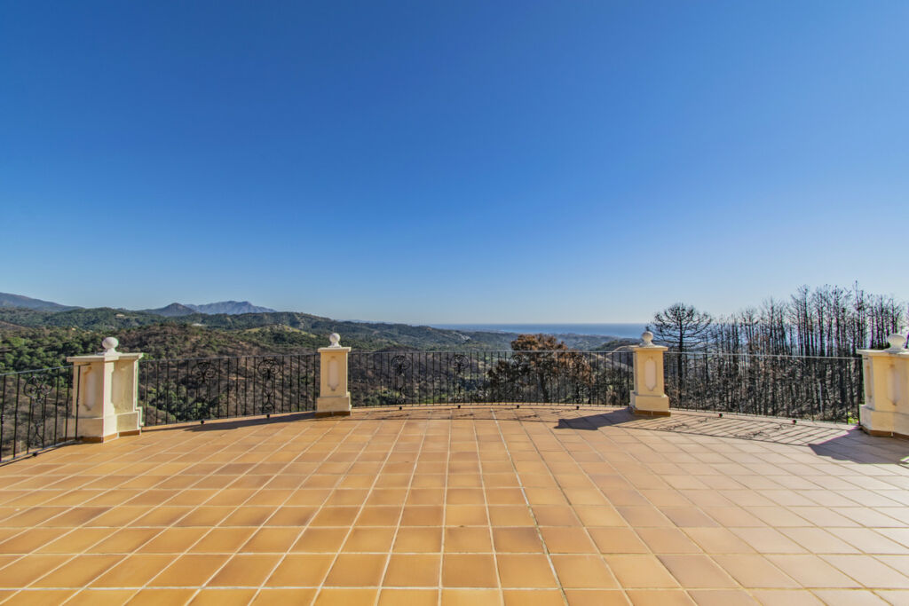 Detached Villa Estepona Málaga - image 44