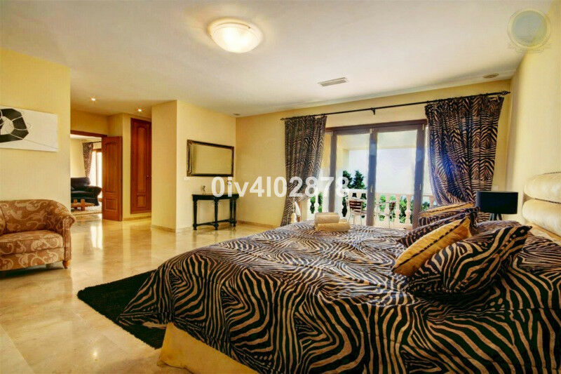 Detached Villa Benalmadena Pueblo Málaga - image 5
