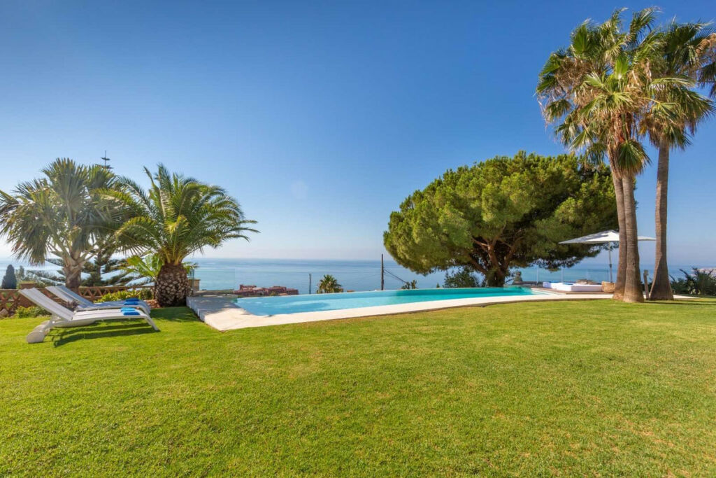Detached Villa La Capellania Málaga - image 5