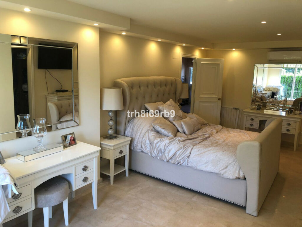Detached Villa Benamara Málaga - image 5