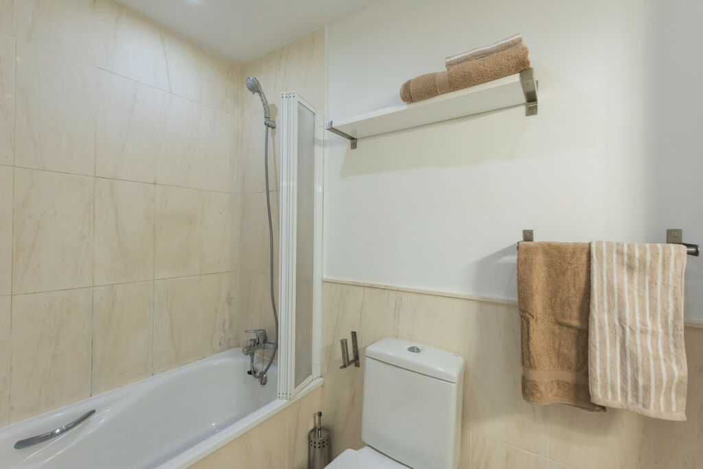 Middle Floor Apartment Calahonda Málaga - image 5