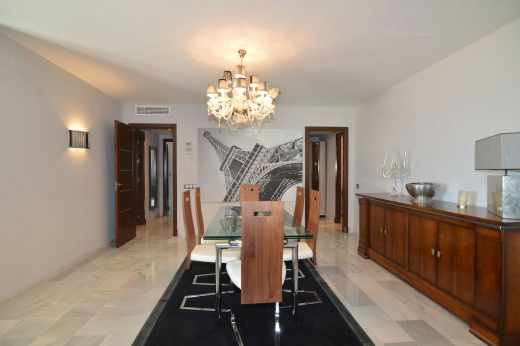 Middle Floor Apartment Puerto Banús Málaga - image 5