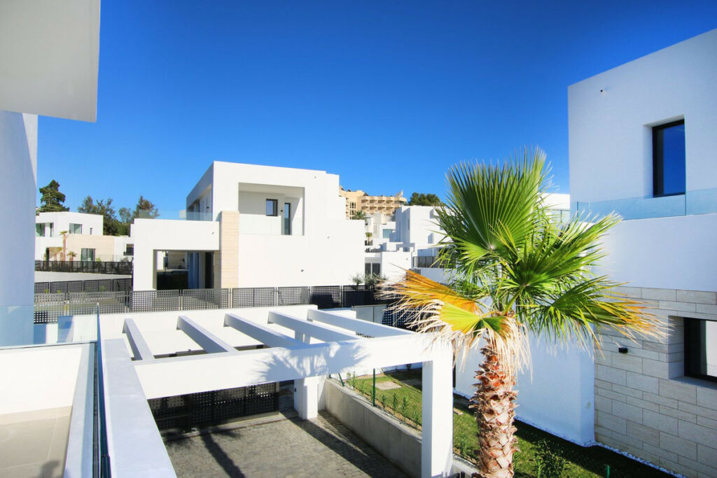 Detached Villa Río Real Málaga - image 7