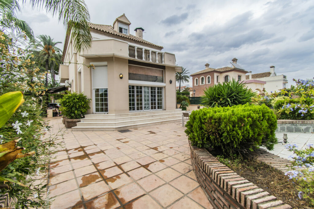 Detached Villa San Pedro de Alcántara Málaga - image 6