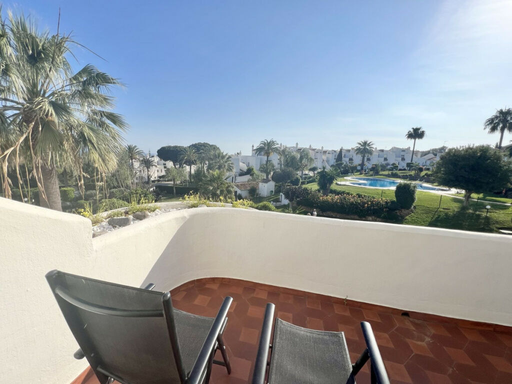 Middle Floor Apartment Calahonda Málaga - image 6