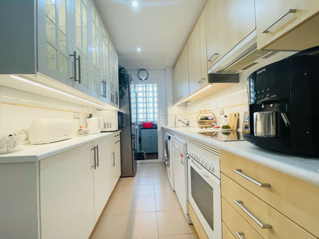 Middle Floor Apartment San Luis de Sabinillas Málaga - image 7