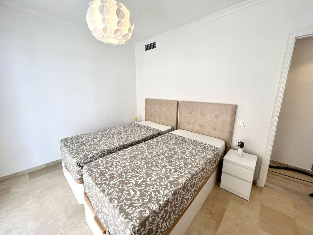 Middle Floor Apartment Fuengirola Málaga - image 8