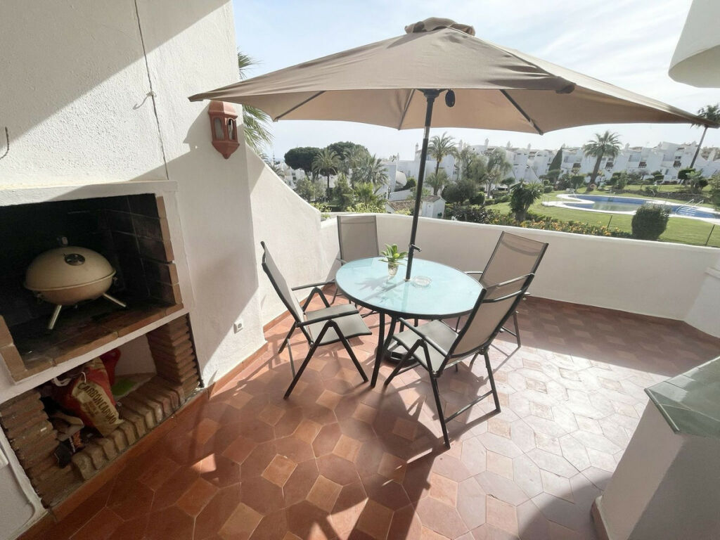 Middle Floor Apartment Calahonda Málaga - image 8