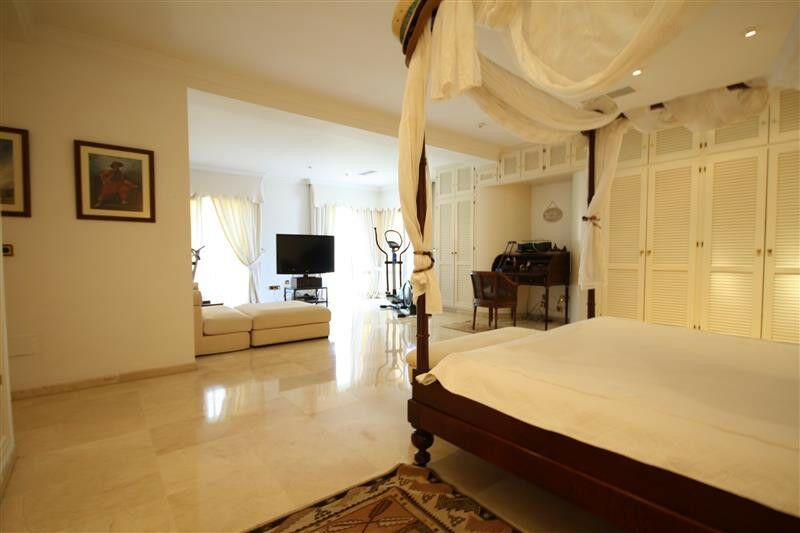Detached Villa Los Monteros Málaga - image 8