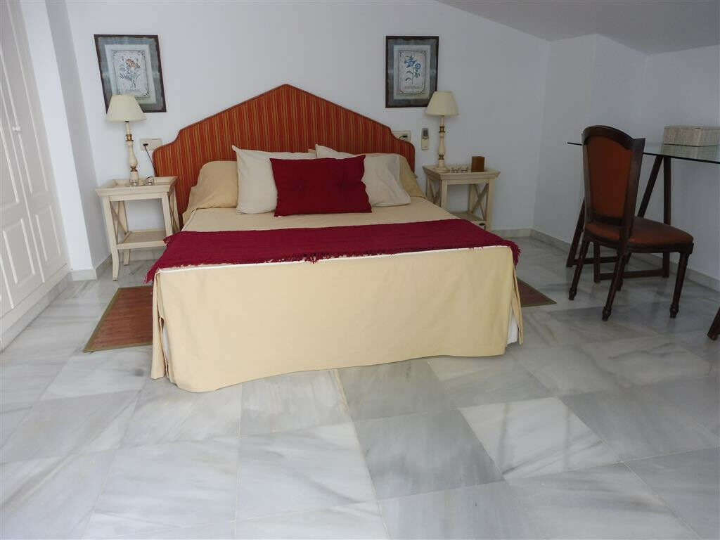 Townhouse The Golden Mile Málaga - image 9