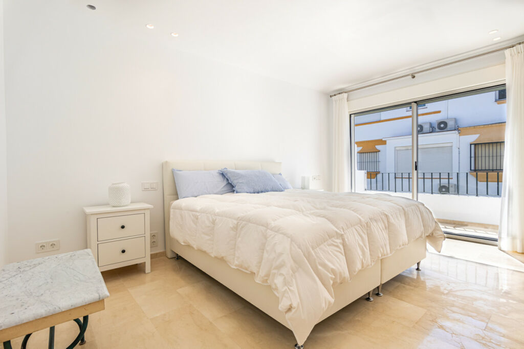 Townhouse The Golden Mile Málaga - image 9