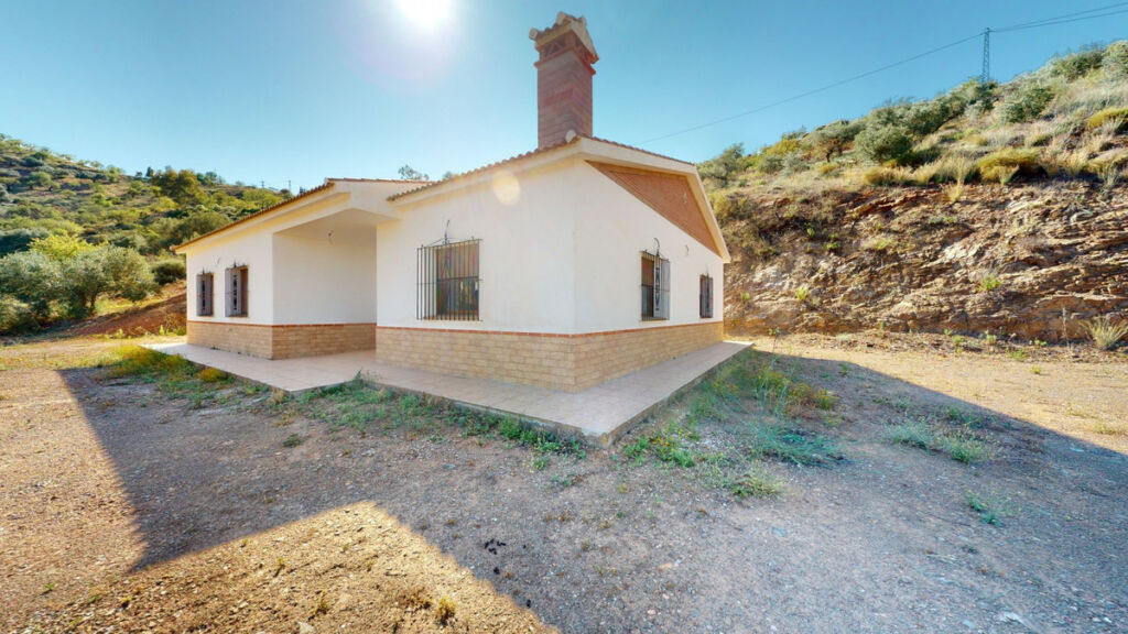Detached Villa Colmenar Málaga - image 2