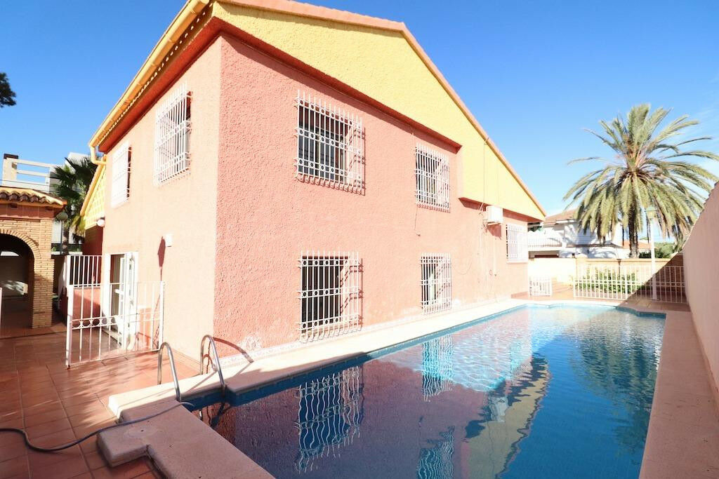 Detached Villa Cabo Roig Alicante