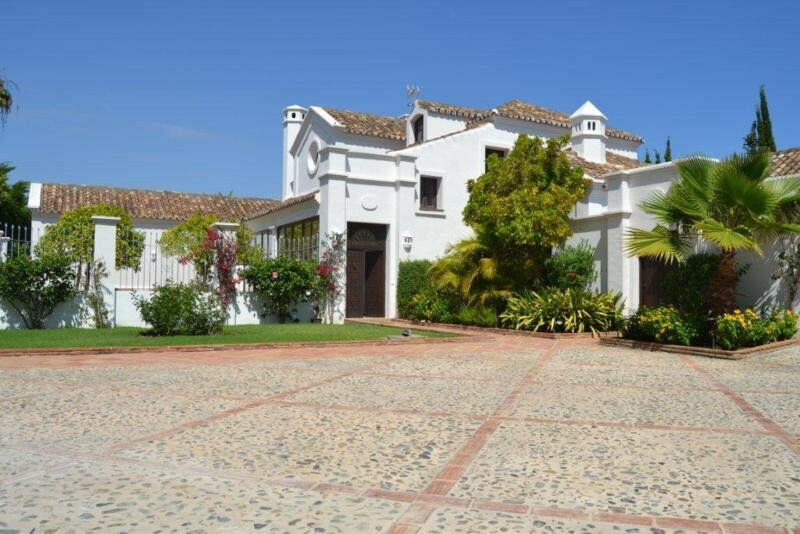 Detached Villa Guadalmina Baja Málaga