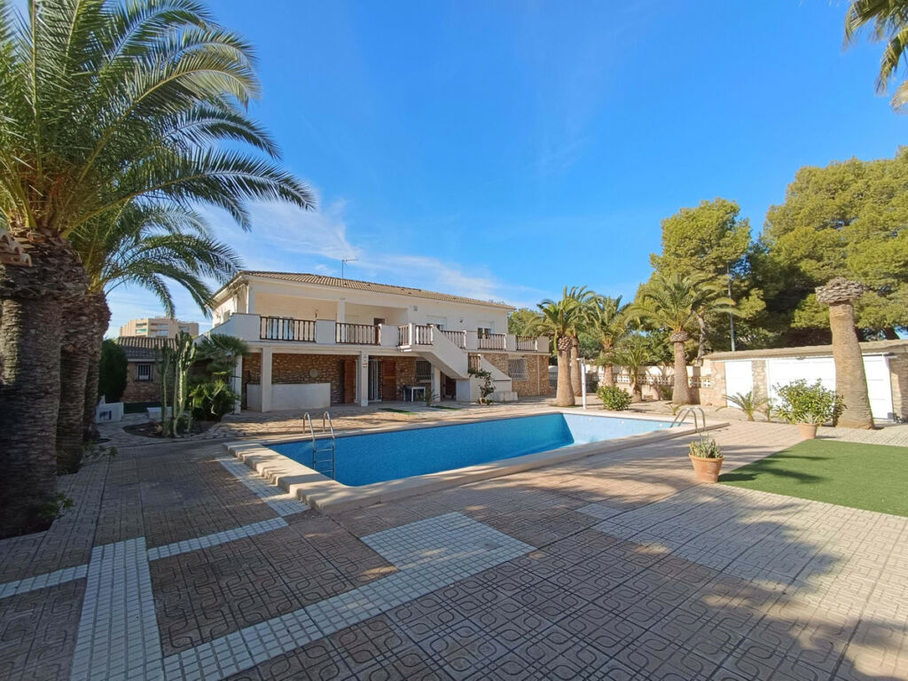 Detached Villa La Zenia Alicante