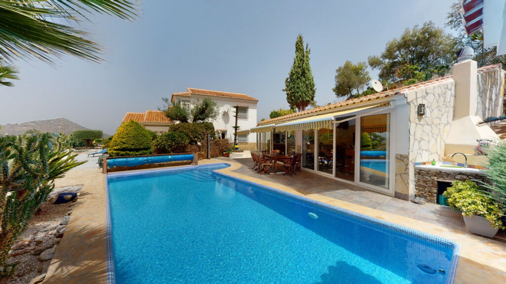 Detached Villa Sayalonga Málaga