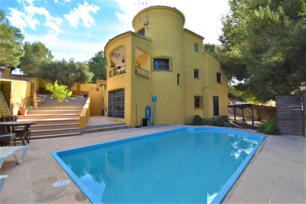 Detached Villa Villamartin Alicante