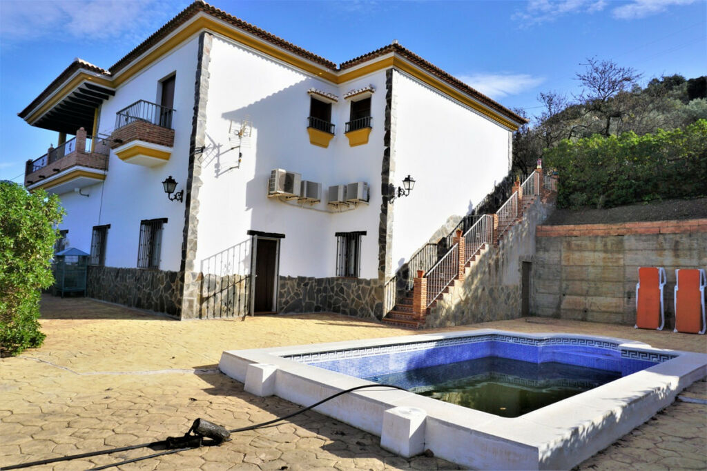 Detached Villa Sayalonga Málaga