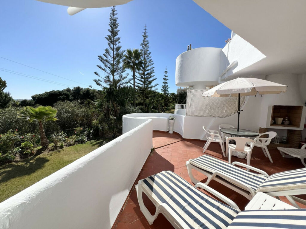 Middle Floor Apartment Calahonda Málaga - image 10