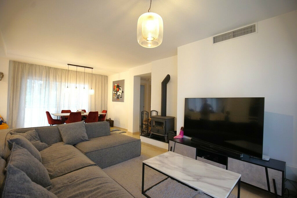 Middle Floor Apartment Estepona Málaga - image 10