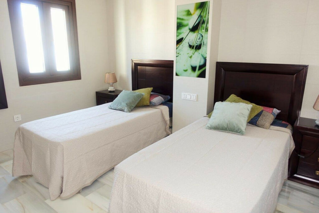 Middle Floor Apartment Puerto Banús Málaga - image 10