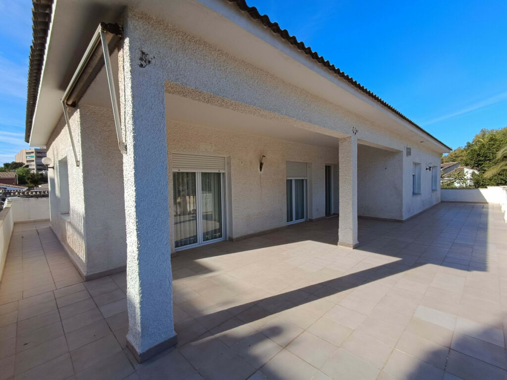 Detached Villa La Zenia Alicante - image 10