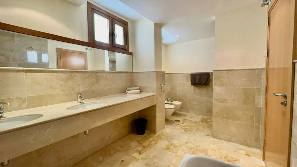 Penthouse Altos de los Monteros Málaga - image 10