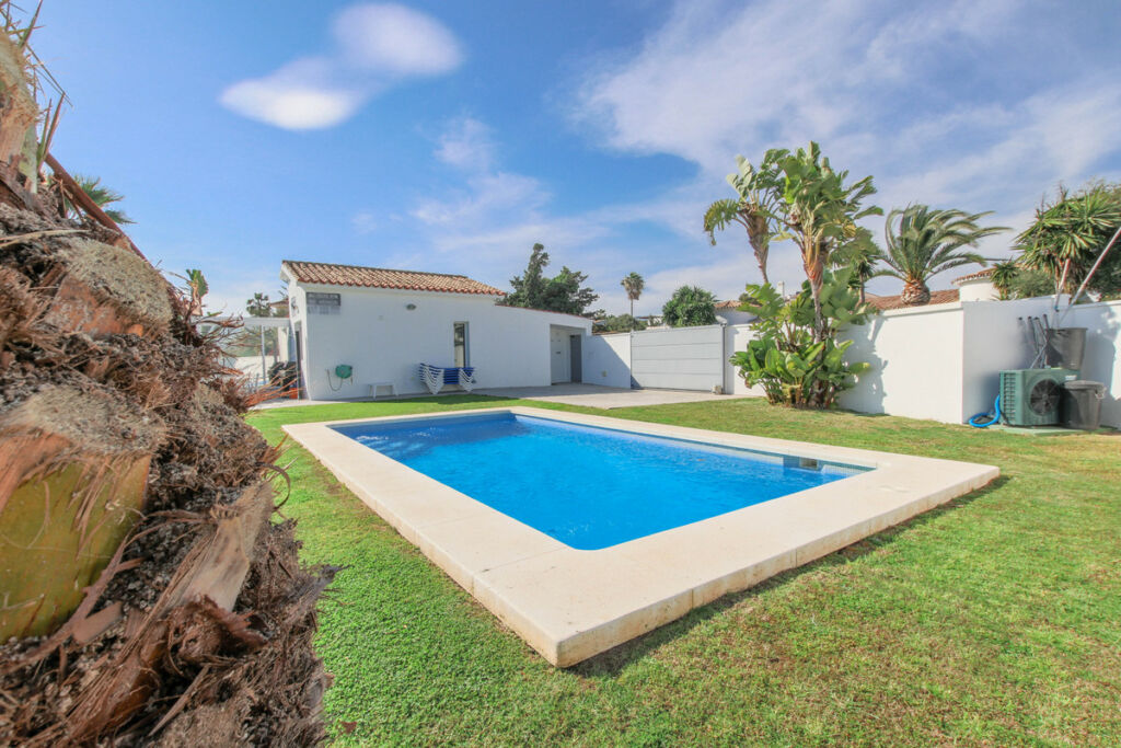 Detached Villa New Golden Mile Málaga - image 10