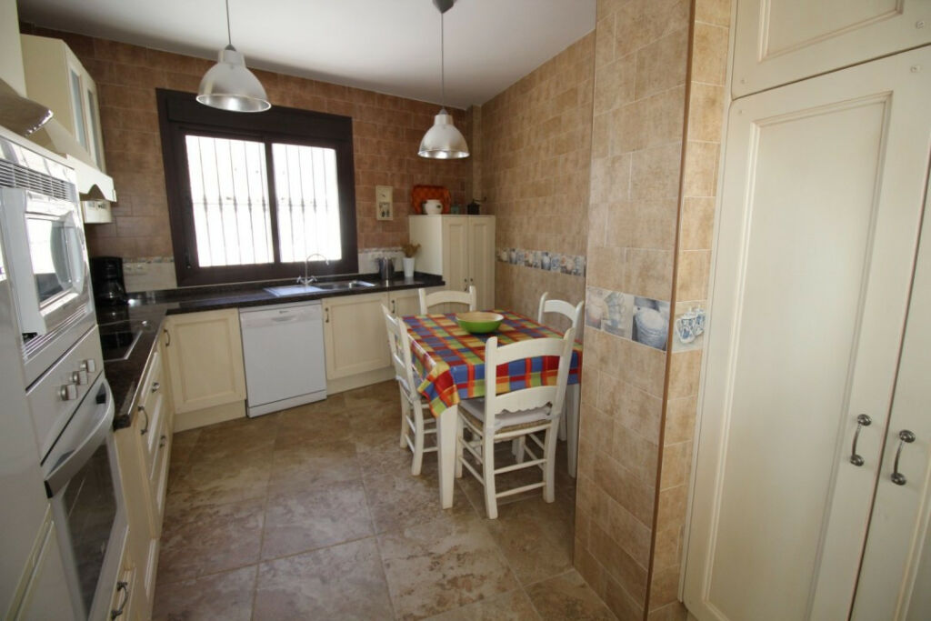 Semi-Detached House Salares Málaga - image 10