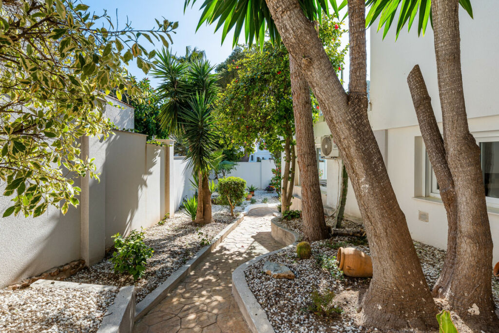 Detached Villa Dehesa de Campoamor Alicante - image 10