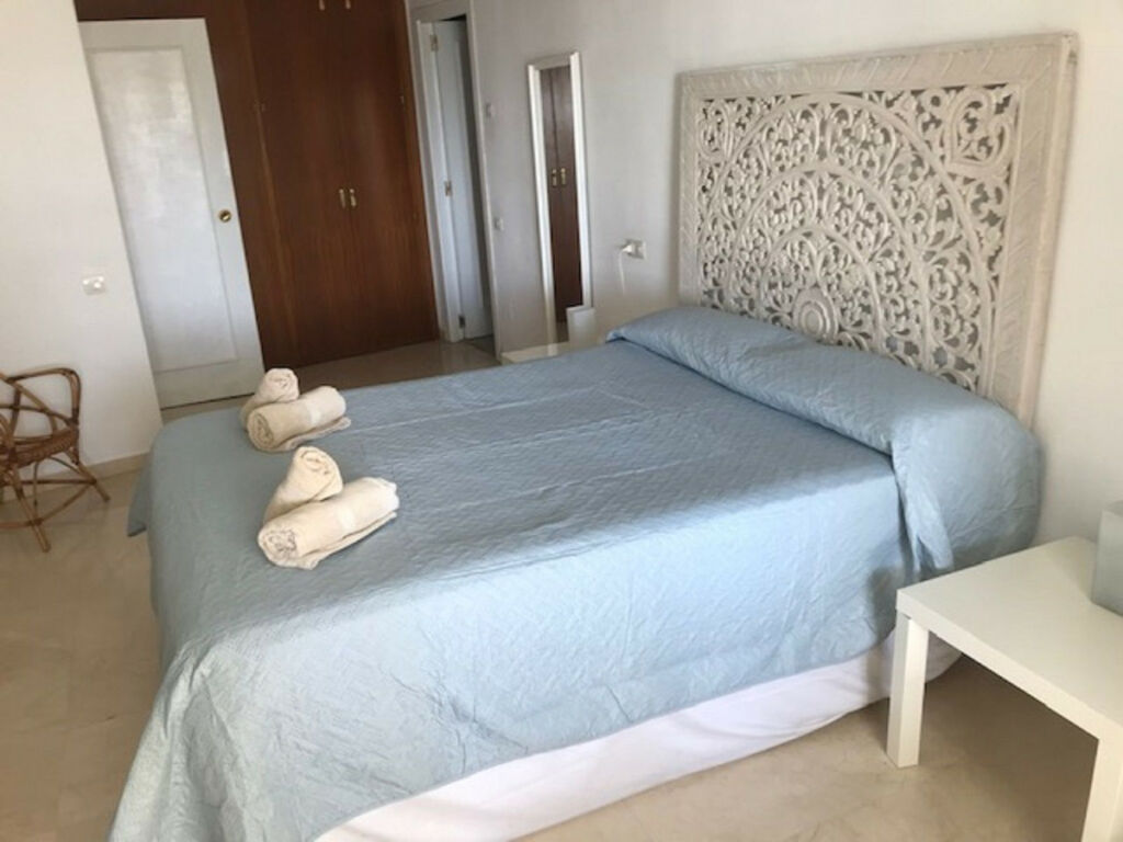 Middle Floor Apartment Estepona Málaga - image 10
